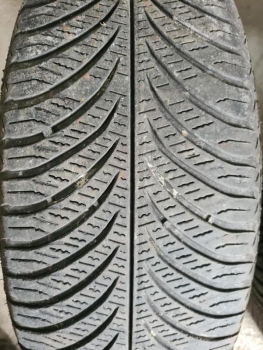Preview: 215/60R16 99XL  Winterreifen Good Year   5,5,5,5mm  Vector 4 SEASONS